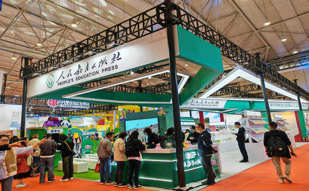 成都展臺(tái)搭建公司建議展位保潔工作不可少