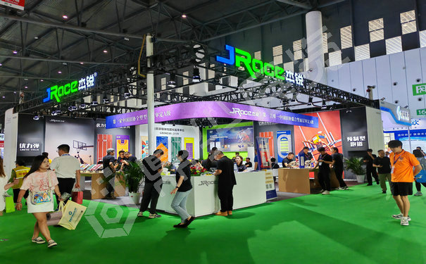 展覽工廠淺析專業(yè)觀眾觀展技巧